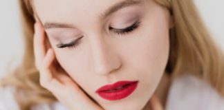 12 Foods to Make your Skin Glow Fast Picture of a beautiful lady with attractive skin