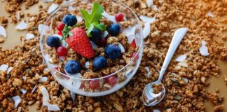 13 Health Benefits of Granola A bowl of granola cereal