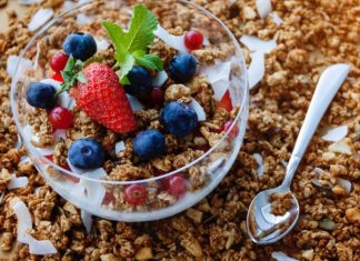13 Health Benefits of Granola A bowl of granola cereal