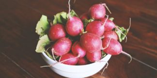 17 Health Benefits of Radish A picture showing a bowl of radishes