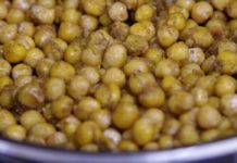 Health Benefits of Chickpeas An image showing a bowl of chickpeas