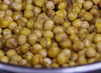 Health Benefits of Chickpeas An image showing a bowl of chickpeas