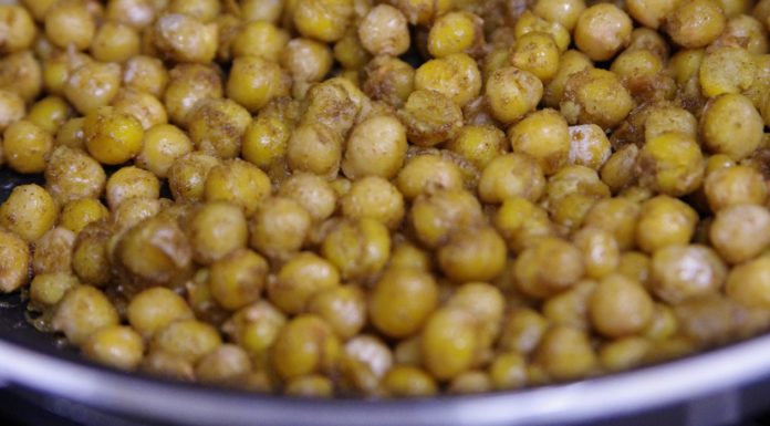 Health Benefits of Chickpeas An image showing a bowl of chickpeas