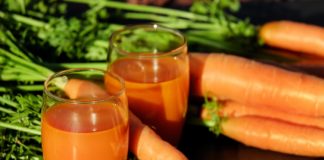 14 Health Benefits of Carrot Juice A picture of carrot juice