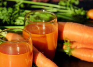 14 Health Benefits of Carrot Juice A picture of carrot juice