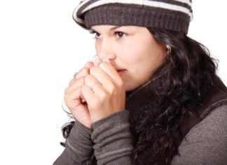 Tips On How to Get Relieved of a Stuffy Nose A woman who suffers a cold