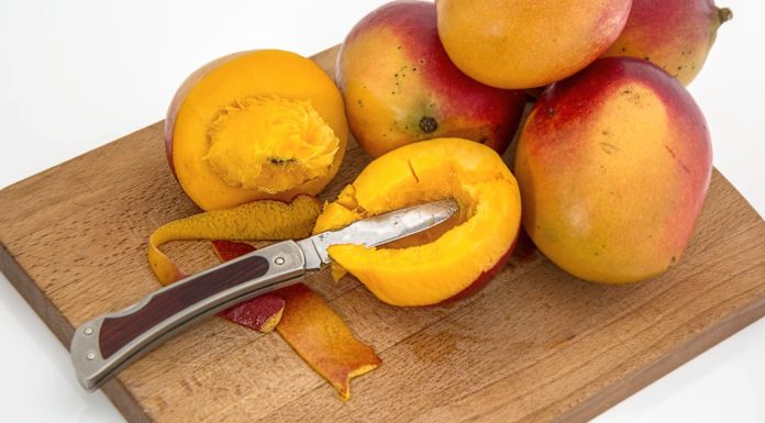 Health Benefits of Mango Leaves Tea Mangoes on a chopping board