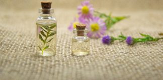 10 Essential Oils that Combat Ageing