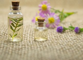 10 Essential Oils that Combat Ageing