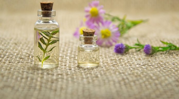 10 Essential Oils that Combat Ageing