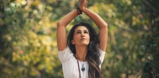 7 Ways to Treat Dyspnea at Home chin lift