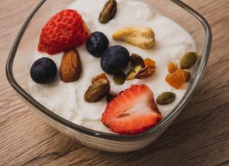 14 Energy-giving Snacks Greek yogurt