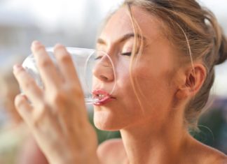 Drinks and Foods to Avoid As A Diabetes Patient drinking water