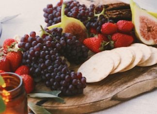 Should Pregnant Women Eat Grapes? food with grapes