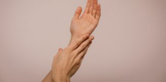 8 Home Remedies to Make your Hands Soft palm