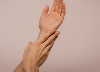 8 Home Remedies to Make your Hands Soft palm