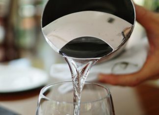 Benefits and Side Effects of Water Fasting drinking water