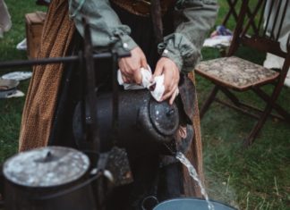 12 Benefits of Drinking Hot Water boiling water