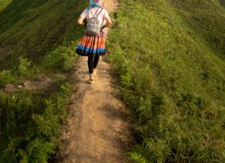 8 Benefits of Walking Meditation meditative walking