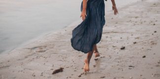 13 Health Benefits of Walking Barefoot seashore