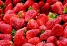 12 High-Fiber Foods You Should Eat Strawberry in a bowl