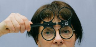 Simple Tips for Healthy Eyes checking the eye