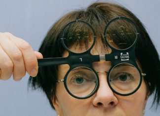 Simple Tips for Healthy Eyes checking the eye