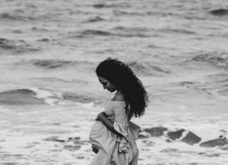 11 Nutritious Fruits To Eat During Pregnancy pregnant woman