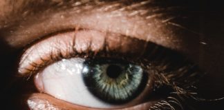 Dry Eye Syndrome: Causes & Treatment closeup image of the eye