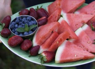 14 Health Benefits of Eating Healthy Foods That Keep the Body Hydrated