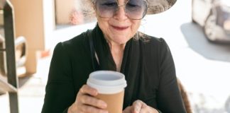 Essential Oils for Menopausal Symptoms Essential Oils for Menopausal Symptoms