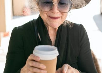 Essential Oils for Menopausal Symptoms Essential Oils for Menopausal Symptoms